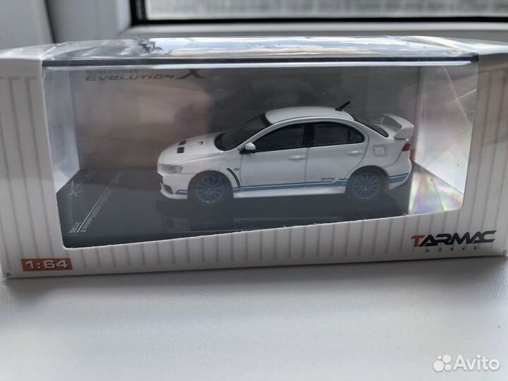 Модель 1:64 Tarmac Works