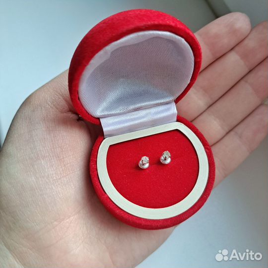 Серьги в подарочной упаковке