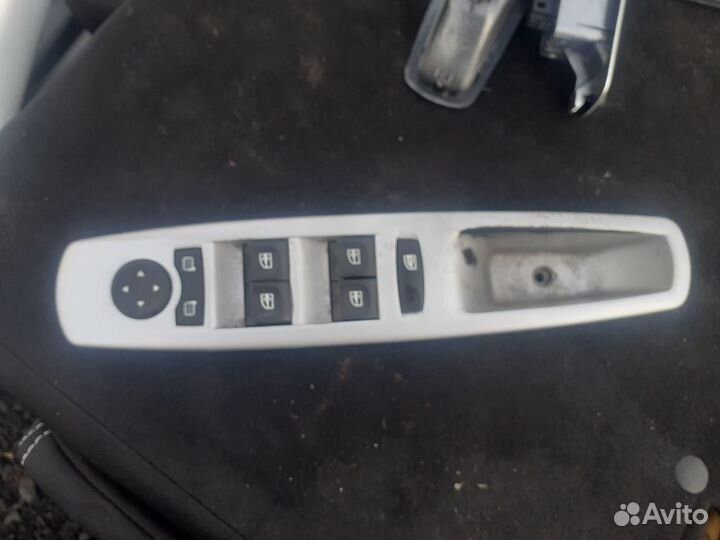Блок управления стеклоподъемниками Рено Флюенс