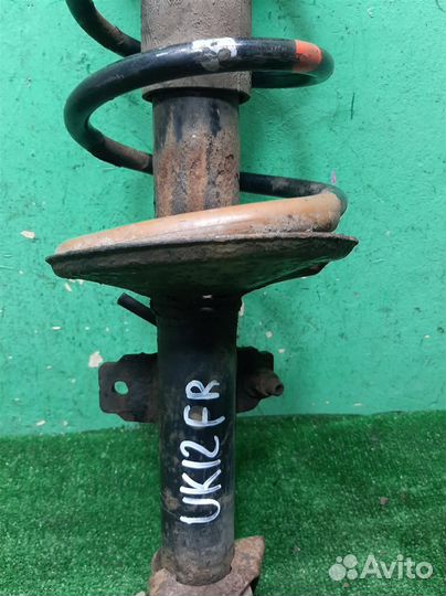 Стойка амортизатора передняя правая Renault Duste