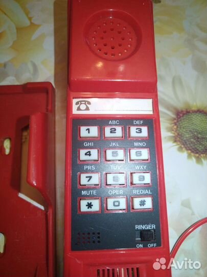 Кнопочный проводной телефон