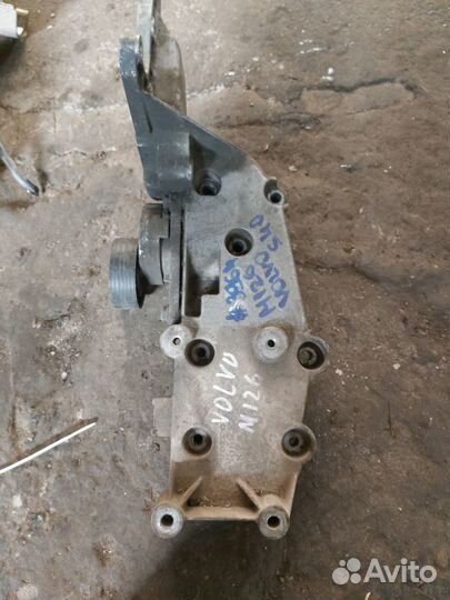 Кронштейн генератора Volvo S40