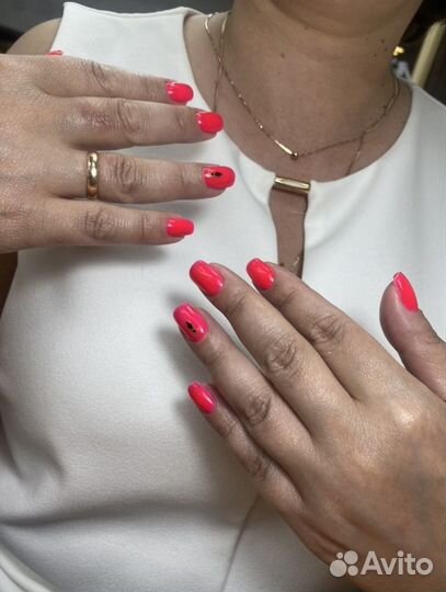 Услуги маникюра и педикюра