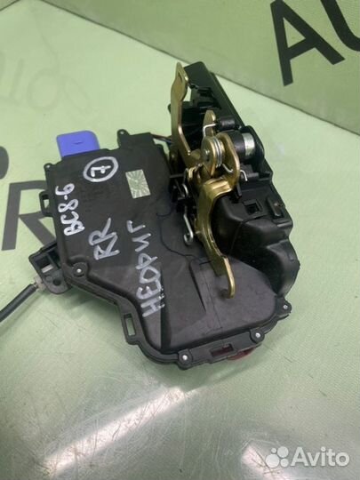 Замок задний правый Volkswagen Touareg 7L дорест