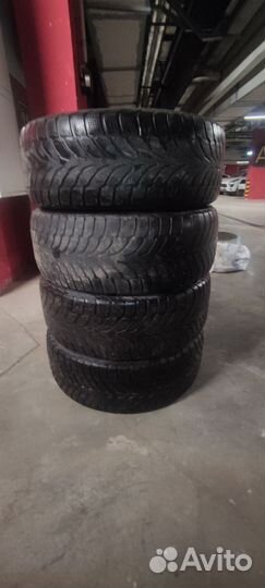 Bridgestone Blizzak LM-80 235/60 R17