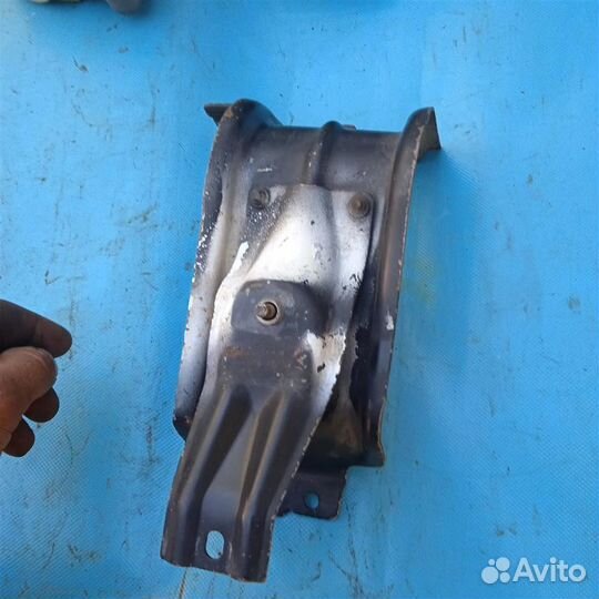 Кронштейн радиатора Mercedes W220 S500