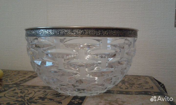 Хрустальный салатник с мельхиоровым ободком