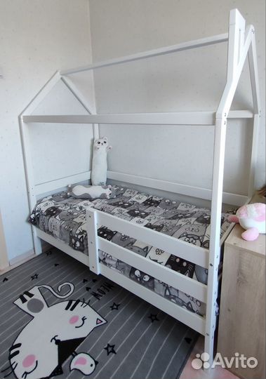 Кровать домик из массива березы