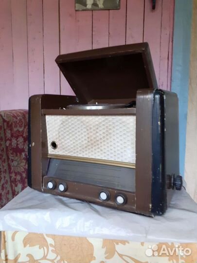 Радиола старинная,ламповая