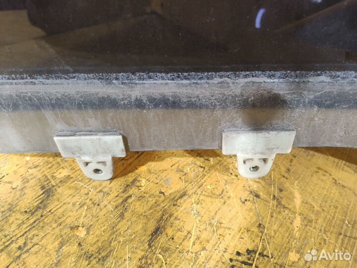 Стекло заднее правое для Nissan Cedric