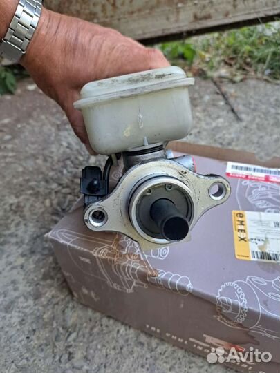 Главный тормозной цилиндр для Hyundai GrandStarex