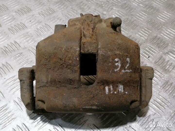 Суппорт передний левый Volkswagen Passat b6 b6