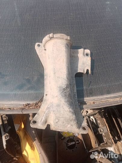 Чашка опорная задняя Audi 80 Б4