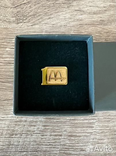 Значок Macdonalds 1 год