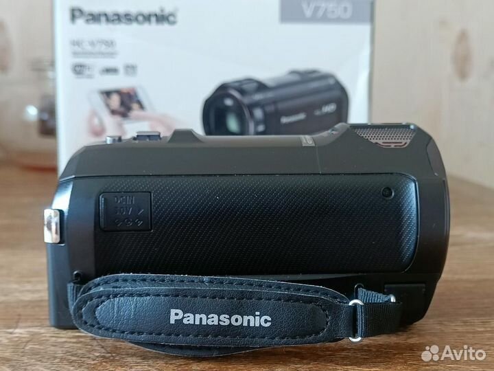 Видеокамера Panasonic HC-V750