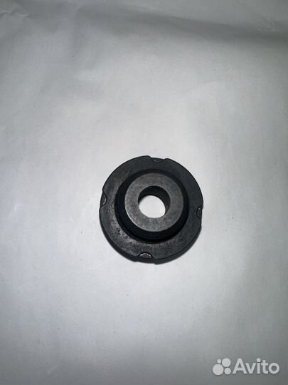 Подушка крепления радиатора Kia Rio 11-17 нижнее