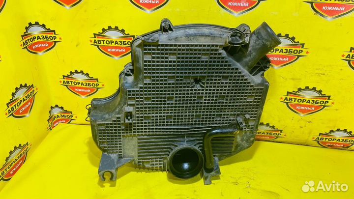 Корпус воздушного фильтра Renault Logan