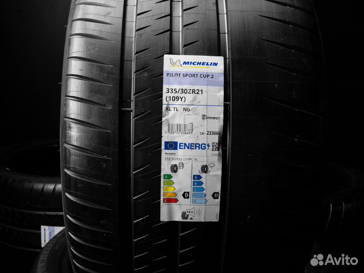 Michelin Pilot Sport Cup 2 335/30 R21 и 275/35 R20 116Y