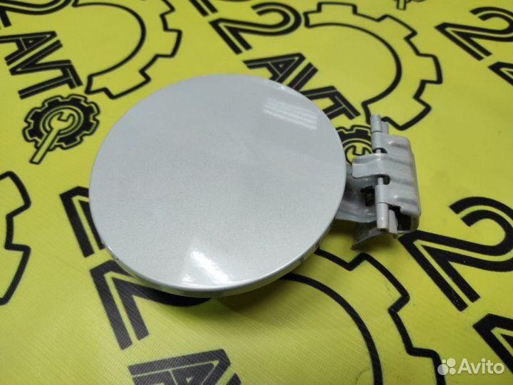 Лючок топливного бака Toyota Ist NCP60 2NZ-FE