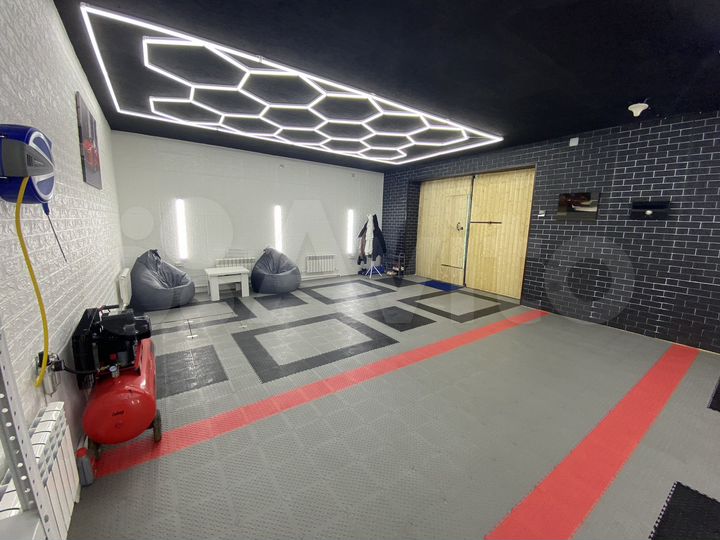 Гараж, > 30 м²