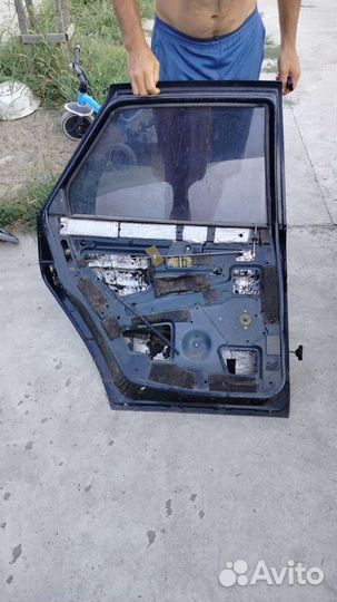 Продаю дверь на ваз 2110 задняя левая