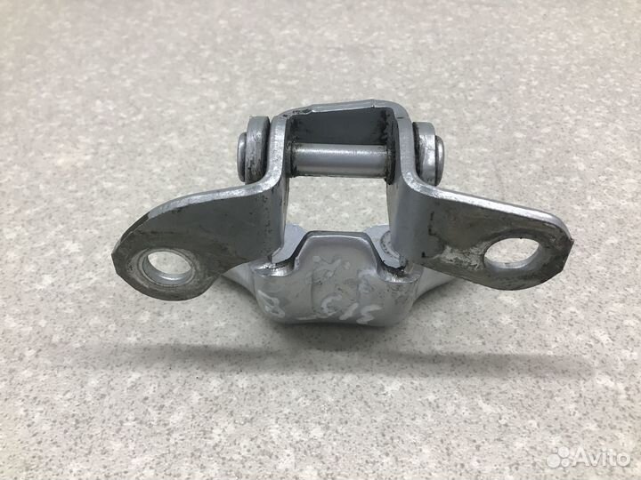 Петля двери задней правой верхняя Toyota Land Crui