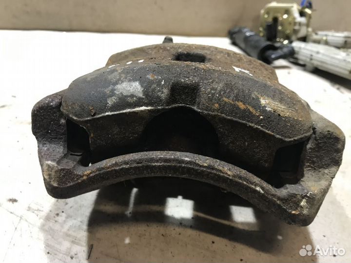 410012F522 Суппорт R передний Nissan Primera P11