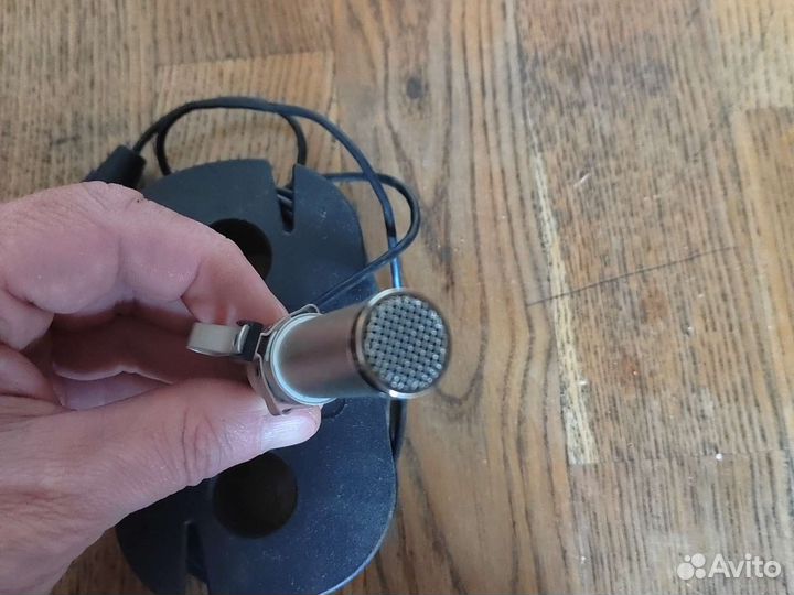 Инструментальный, (дикторский) микрофон