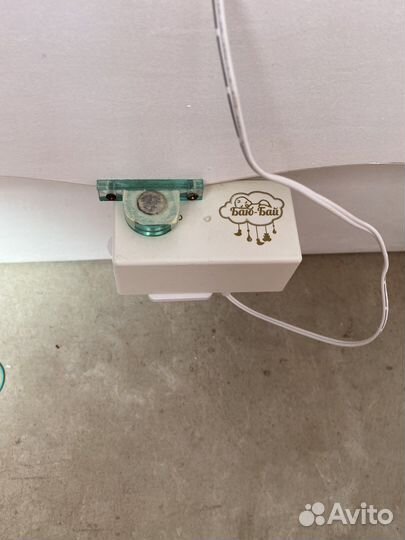 Детская кроватка с маятником и ящиком