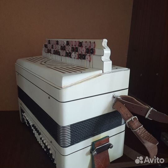 Белый тульский хороший баянчик 52/100