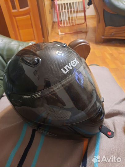 Мото шлем увекс карбоновый.вес 1кг