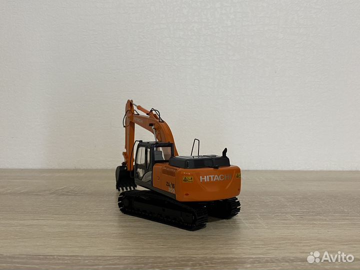 Модель экскаватора Hitachi Zaxis 200 1:50