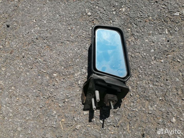 Зеркало заднего вида