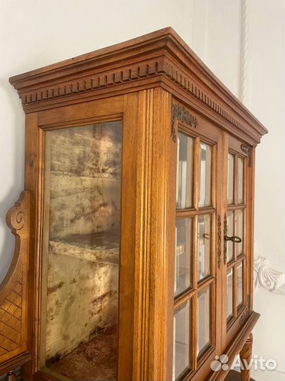 Антикварный буфет