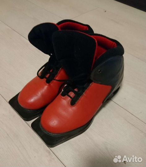 Лыжные ботинки детские новые