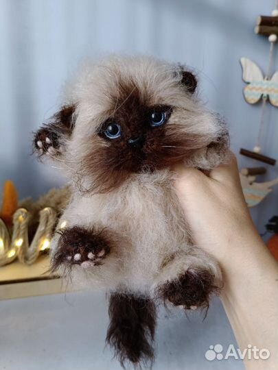 Вязаный сиамский котик