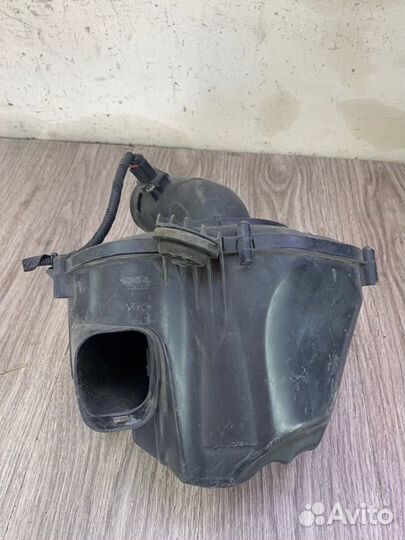 Корпус воздушного фильтра Ford Mondeo Q4BA 2009