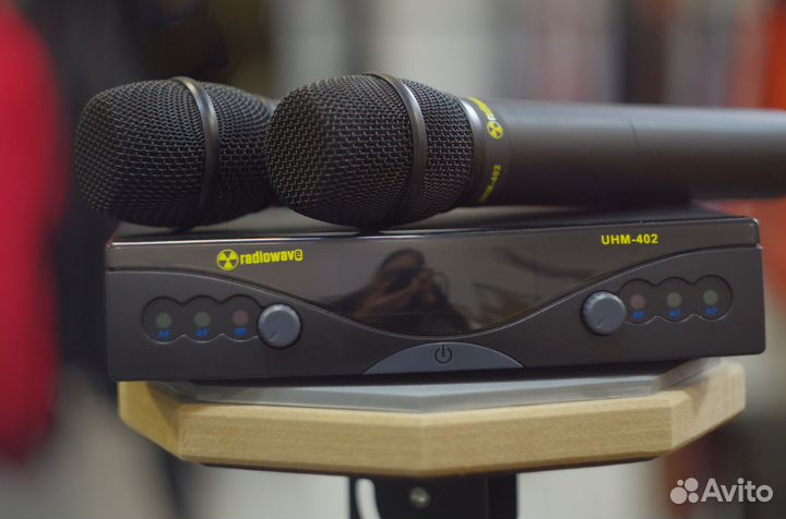 Radiowave UHM-402 радиосистема с 2 ручными микр