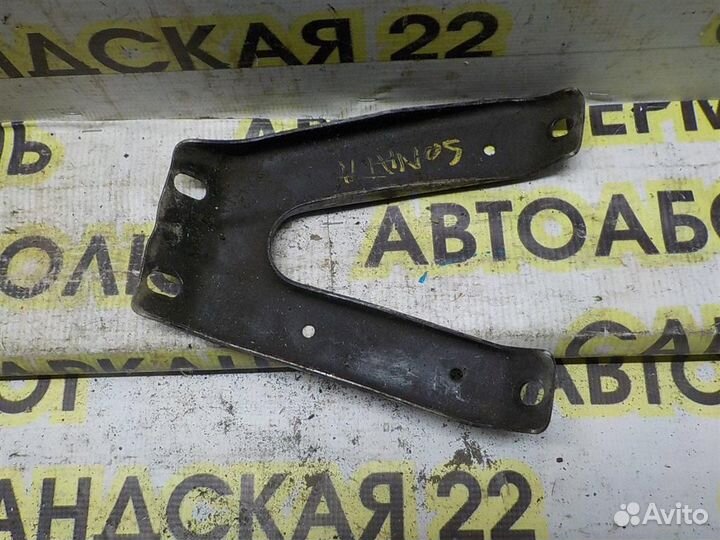 Кронштейн (сопут. товар) Hyundai Sonata IV (EF) 1