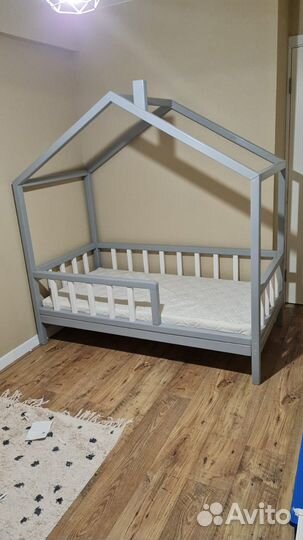 Кроватка домик