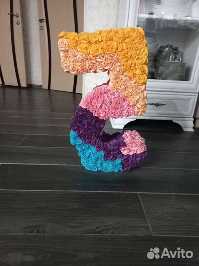 Цифра 5 из цветочков на день рождение