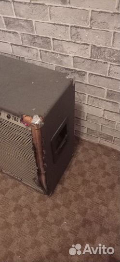 Басовый комбоусилитель