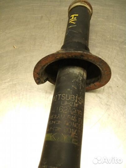 Стойка амортизатора задняя правая Mitsubishi