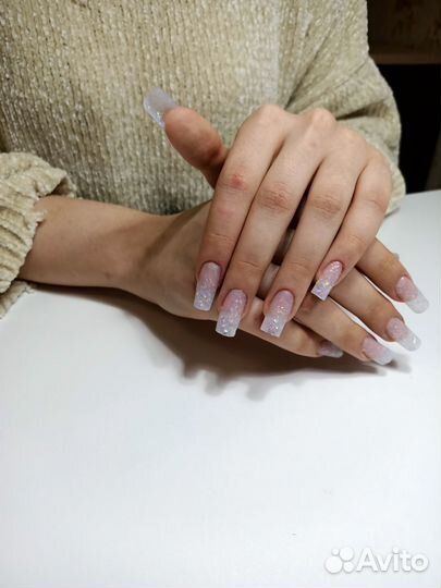 Модель на маникюр