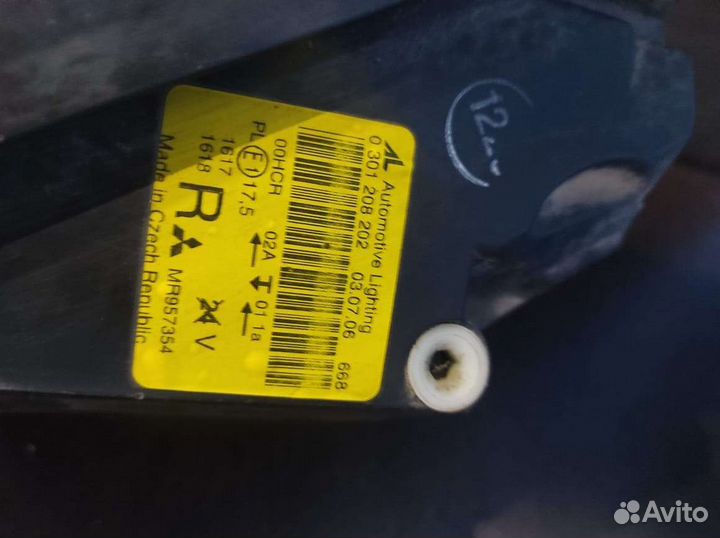 Передняя правая фара Mitsubishi Colt 6