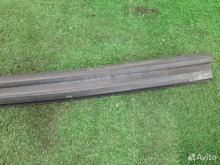 Уплотнитель жабо Peugeot 3008 2010