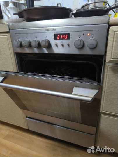 Продам электрическую плиту