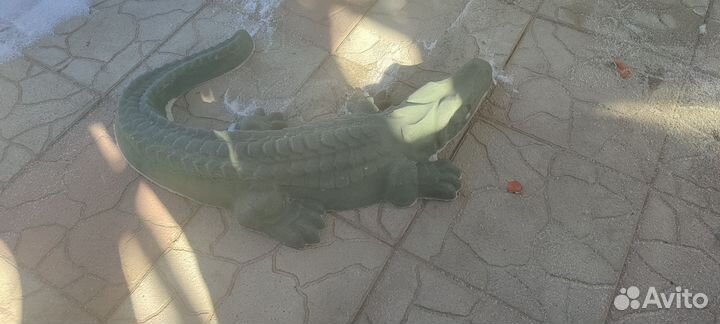 Садовая фигура крокодил