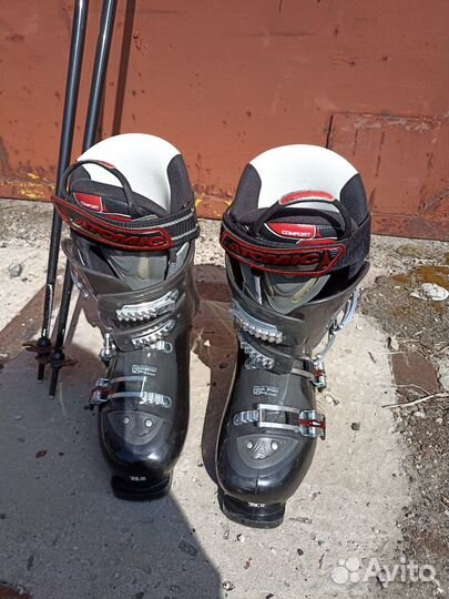 Горнолыжный комплект (ботинки, шлем, очки,палки)