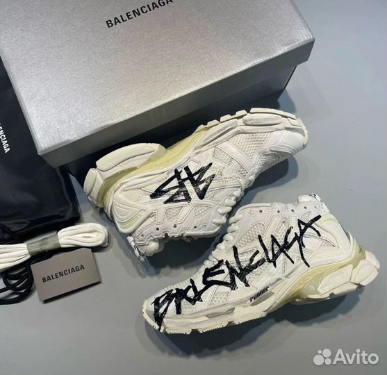 Balenciaga Runner graffiti